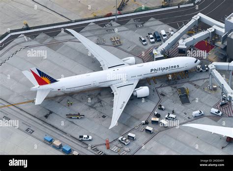 pal 777|Philippine Airlines 777.